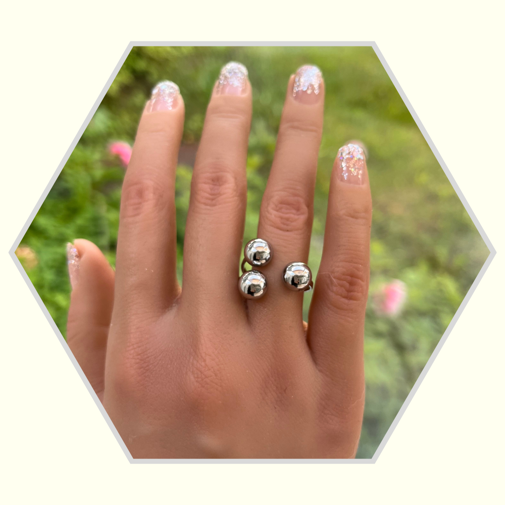 Bague en acier inoxydable triple boules ouverture dessus