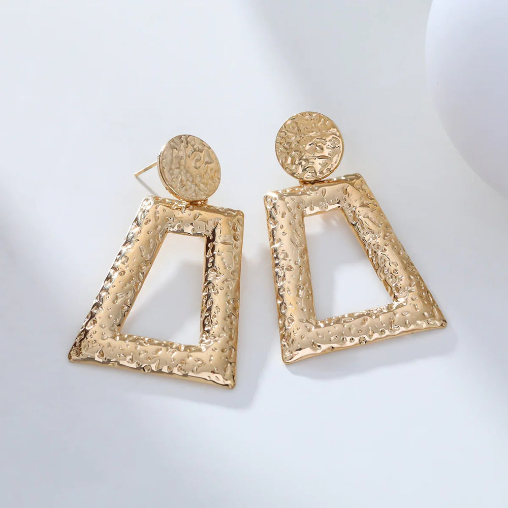 Boucles d'oreilles forme trapèze en acier inoxydable doré  - Finition martelée