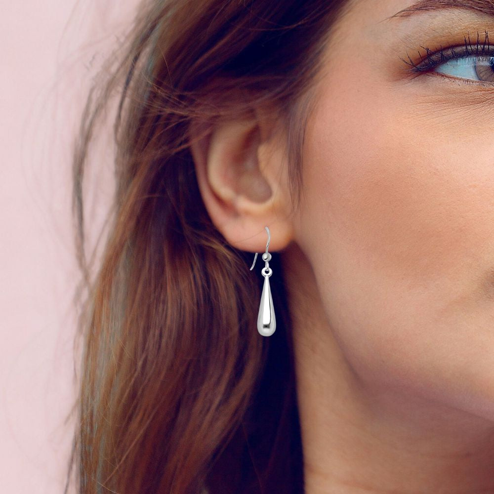 Boucles d’oreilles pendantes en argent 925 forme goutte polie portées