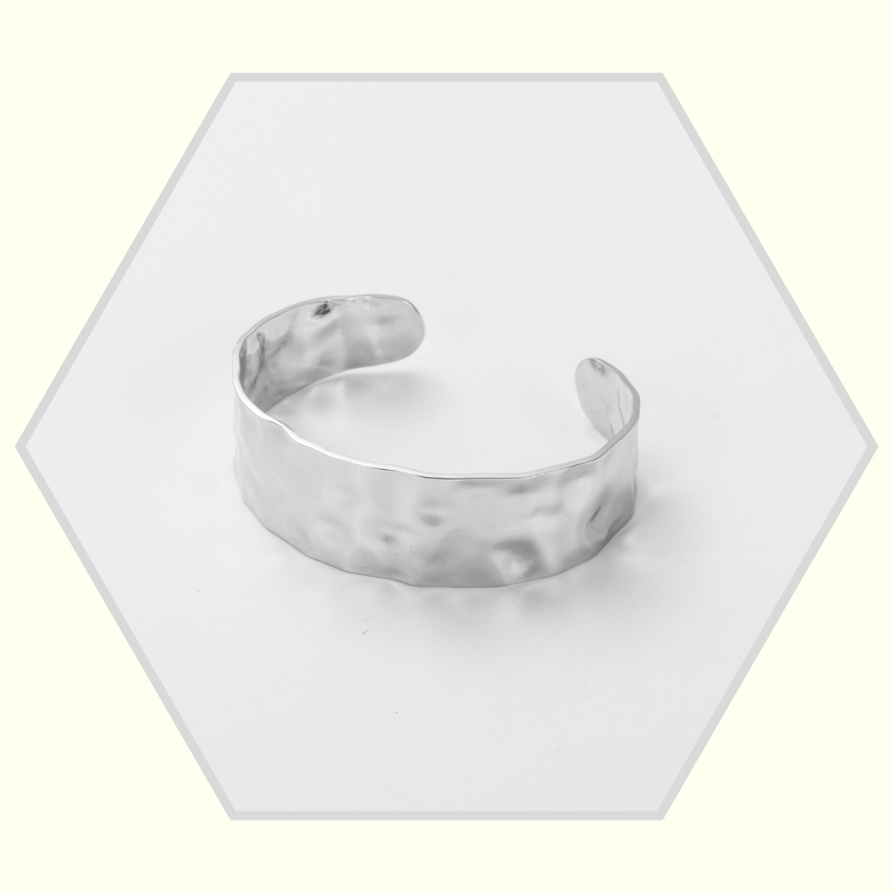 Bracelet en acier inoxydable manchette /martelé / version doré ou argenté