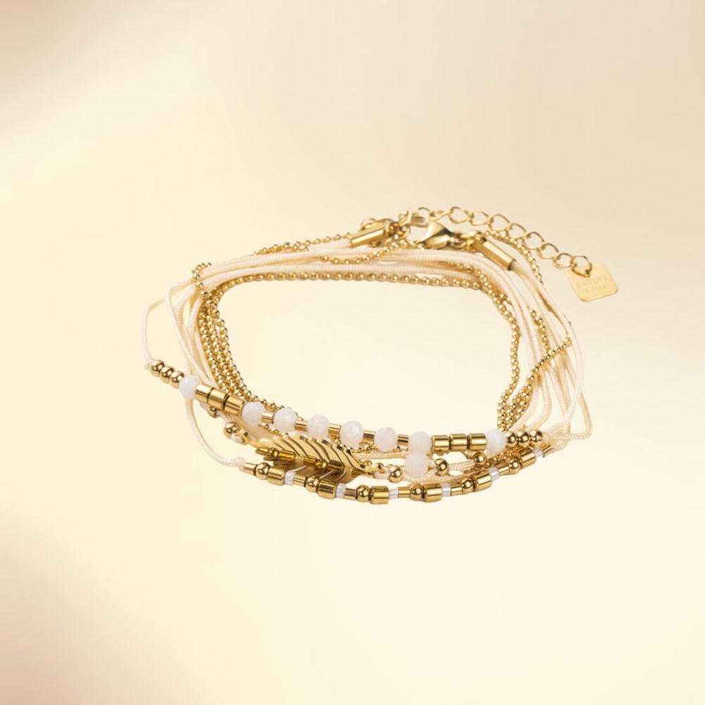 Bracelet 3 tours – acier inoxydable doré, plume, pierres naturelles & cordon satiné