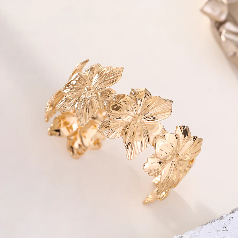 Bracelet  en acier inoxydable doré "manchette fleur"