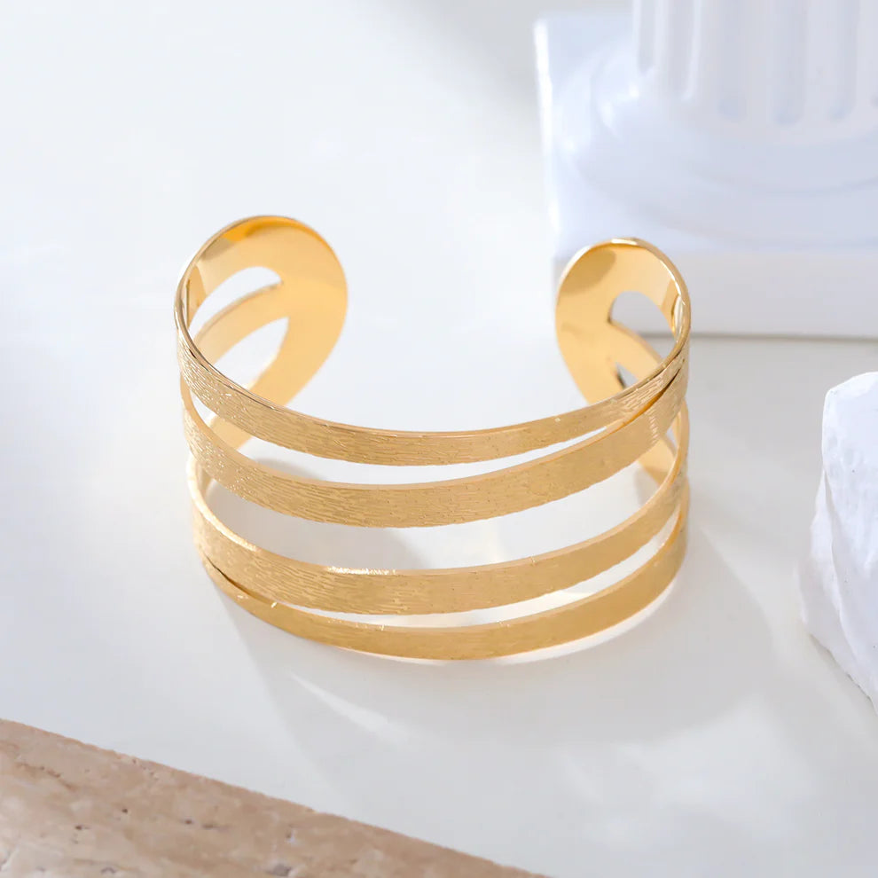 Bracelet manchette en acier inoxydable doré / "Finition  griffé" /Ajustable