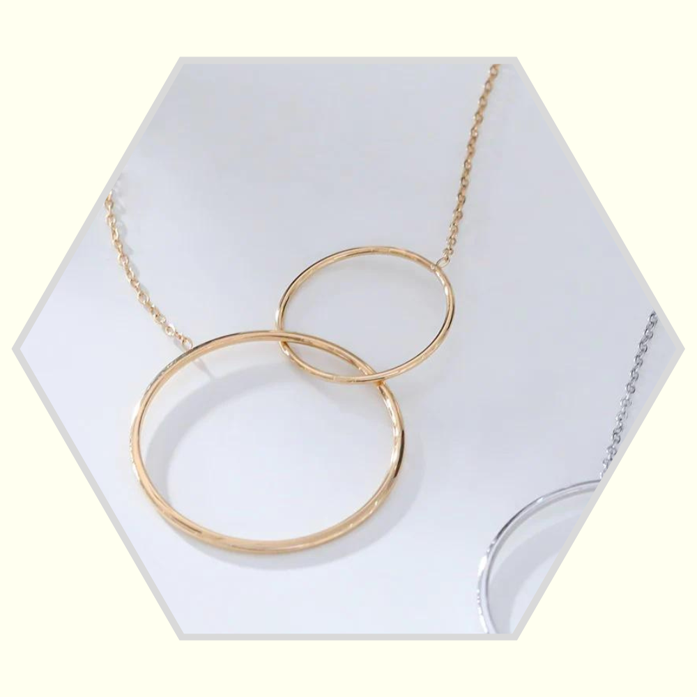 Collier en acier inoxydable doré " Cercles entrelacés"