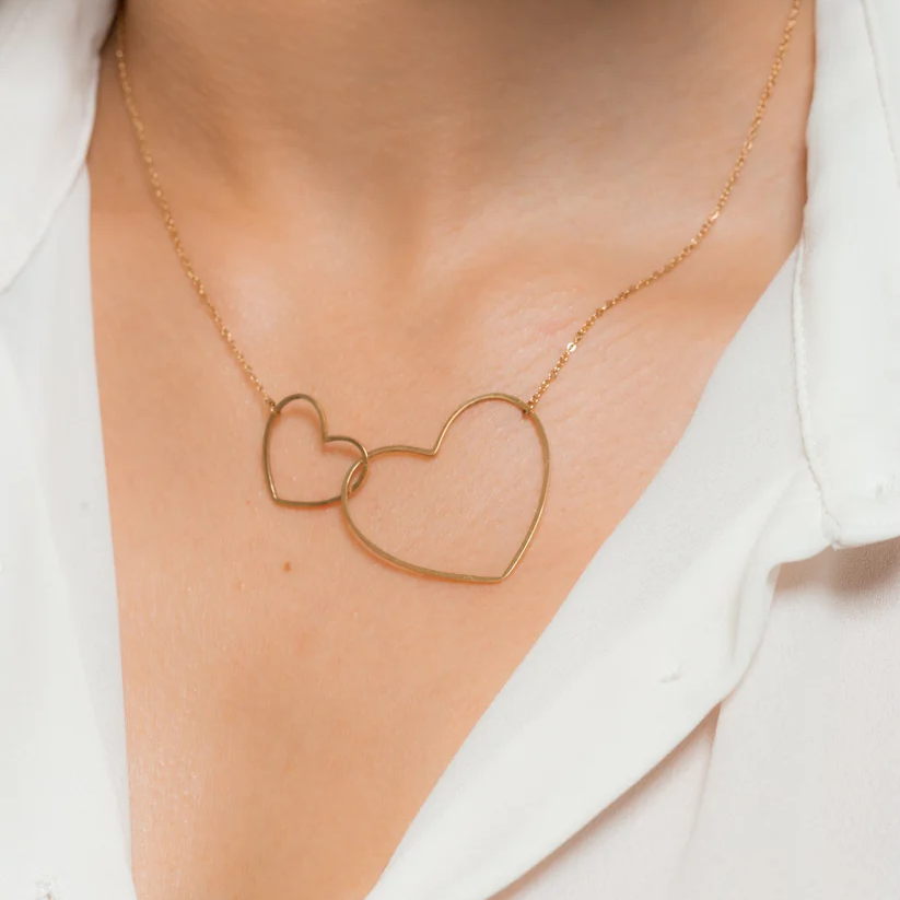 Collier en acier inoxydable doré "Cœurs entrelacés"