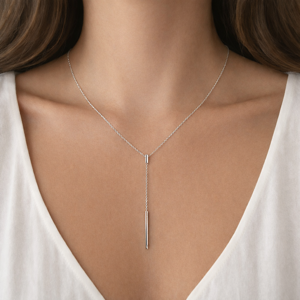 Collier en argent 925 avec pendentif allongé porté