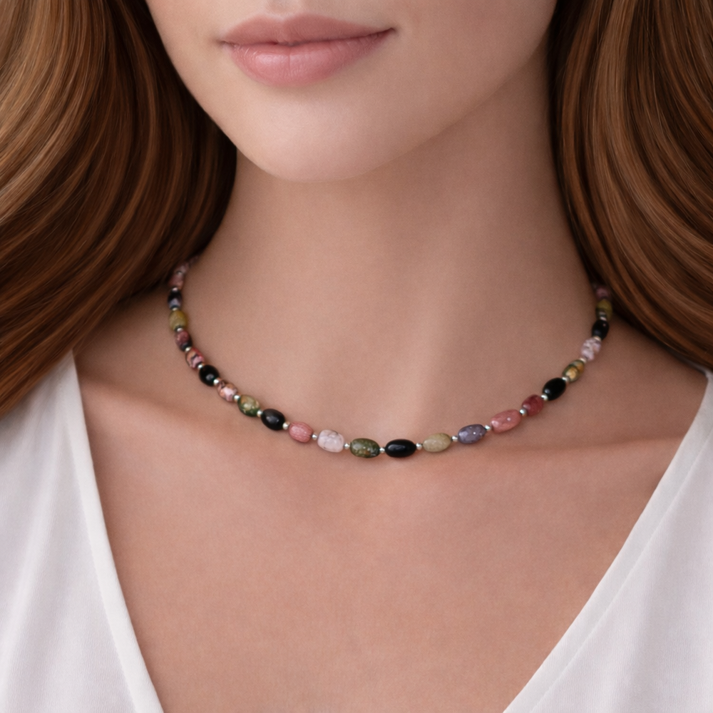 Collier ras du cou en tourmaline porté