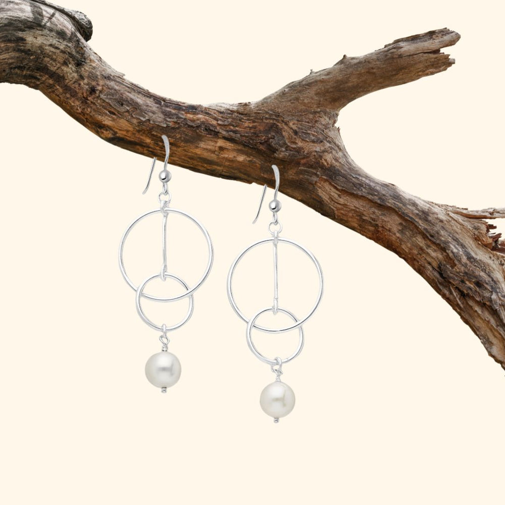 Boucles d’oreilles argent 925 pendantes avec perles d’eau douce et cercles géométriques