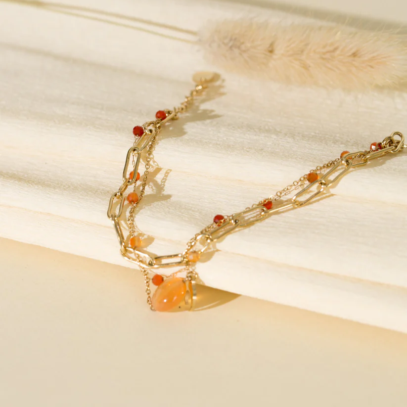 Bracelet 3 chaînes acier inoxydable doré avec pierres naturelles en cornaline