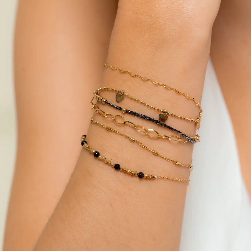 Bracelet en acier inoxydable doré - Ensemble de 4 bracelets porté
