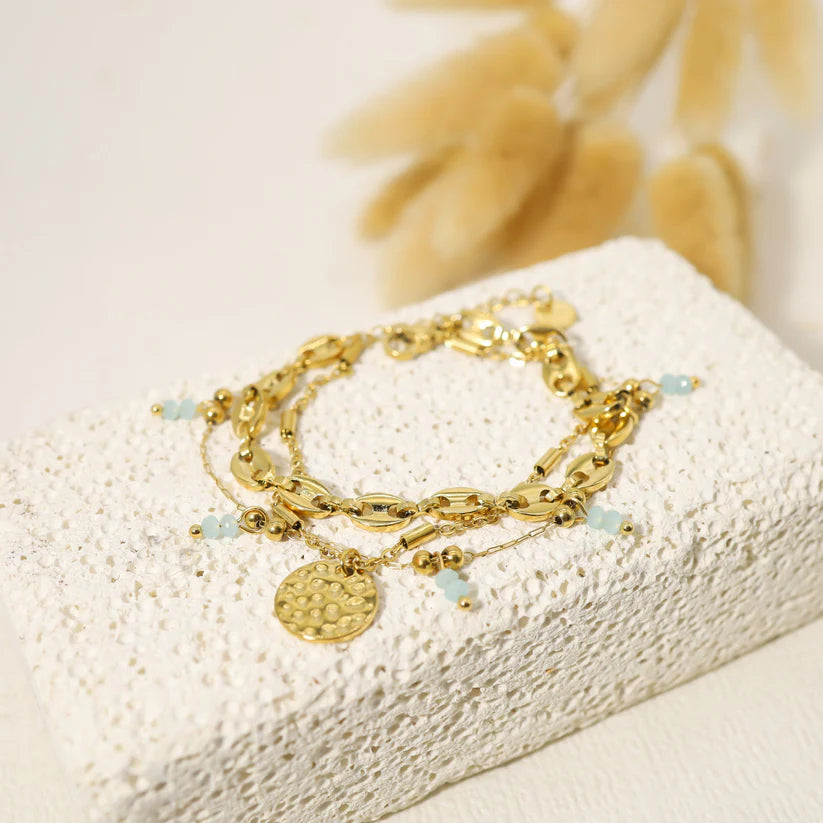 Bracelet triple chaînes acier inoxydable doré avec cristaux bleu pâle