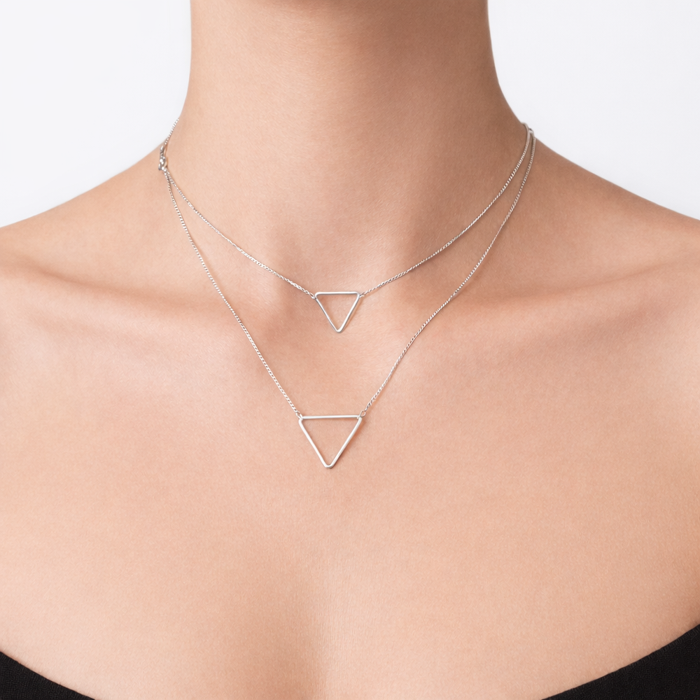 Collier en argent 925 double triangle porté en superposition