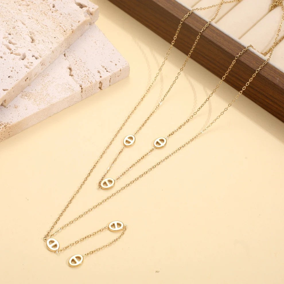 Collier double rang en acier inoxydable doré avec motifs ovales et chaîne pendante